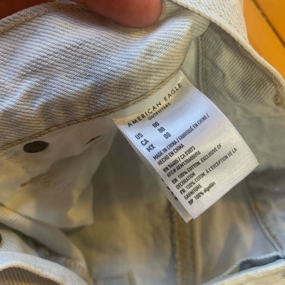American Eagle Light Blue Jean Mom Shorts NWOT - Picture 4 of 6